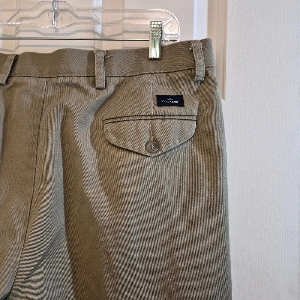 Dockers Mens 34x34 Khaki Pleated Relaxed Fit Cotton Chino Pants Cuffed Tan